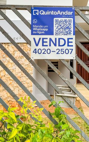 Casa à venda com 194m², 3 quartos e 2 vagas Casa à venda com 194m², 3 quartos e 2 vagasPlaquinha