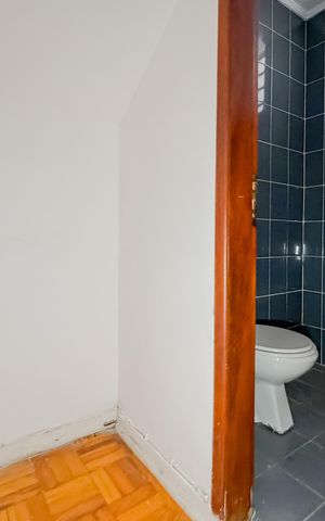 Casa à venda com 194m², 3 quartos e 2 vagas Casa à venda com 194m², 3 quartos e 2 vagasLavabo