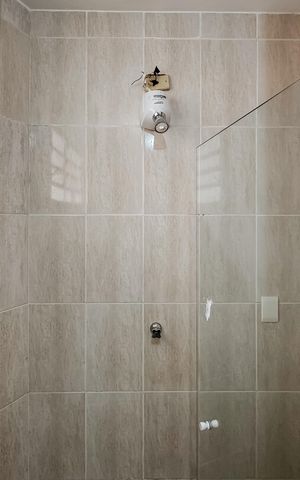 Casa à venda com 194m², 3 quartos e 2 vagas Casa à venda com 194m², 3 quartos e 2 vagasBanheiro da Suíte