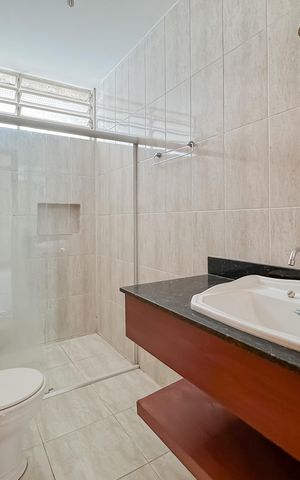Casa à venda com 194m², 3 quartos e 2 vagas Casa à venda com 194m², 3 quartos e 2 vagasBanheiro Corredor