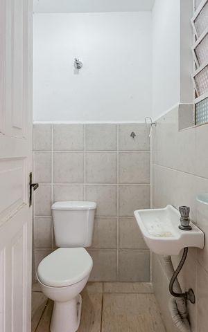 Casa à venda com 194m², 3 quartos e 2 vagas Casa à venda com 194m², 3 quartos e 2 vagasBanheiro de serviço