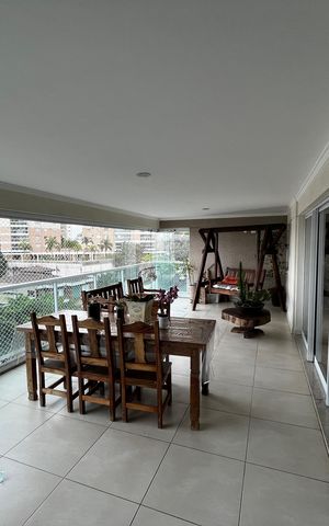 Apartamento à venda com 250m², 3 quartos e 4 vagas Apartamento à venda com 250m², 3 quartos e 4 vagasVaranda da Sala