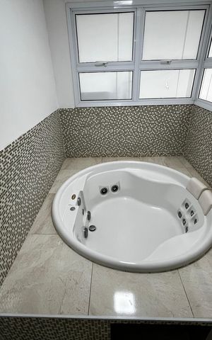 Apartamento à venda com 250m², 3 quartos e 4 vagas Apartamento à venda com 250m², 3 quartos e 4 vagasBanheiro da Suíte 1