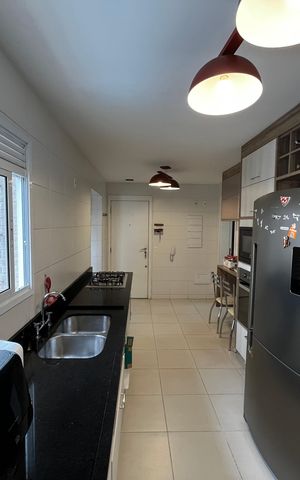 Apartamento à venda com 250m², 3 quartos e 4 vagas Apartamento à venda com 250m², 3 quartos e 4 vagasCozinha