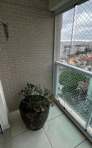 Apartamento à venda com 250m², 3 quartos e 4 vagas Apartamento à venda com 250m², 3 quartos e 4 vagasVaranda da Suíte 1