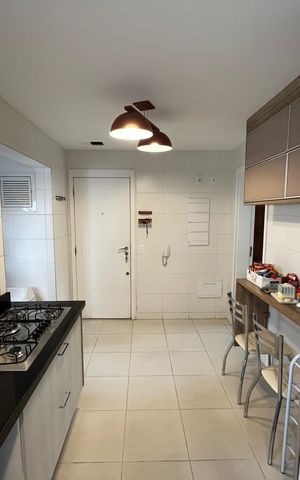 Apartamento à venda com 250m², 3 quartos e 4 vagas Apartamento à venda com 250m², 3 quartos e 4 vagasCozinha