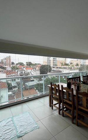 Apartamento à venda com 250m², 3 quartos e 4 vagas Apartamento à venda com 250m², 3 quartos e 4 vagasVaranda da Sala
