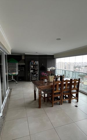 Apartamento à venda com 250m², 3 quartos e 4 vagas Apartamento à venda com 250m², 3 quartos e 4 vagasVaranda da Sala