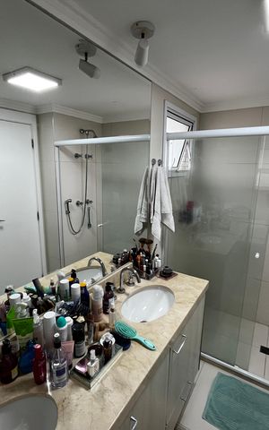 Apartamento à venda com 250m², 3 quartos e 4 vagas Apartamento à venda com 250m², 3 quartos e 4 vagasBanheiro da Suíte 1