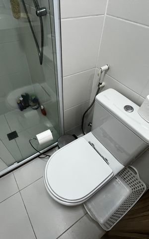 Apartamento à venda com 250m², 3 quartos e 4 vagas Apartamento à venda com 250m², 3 quartos e 4 vagasBanheiro da Suíte 2