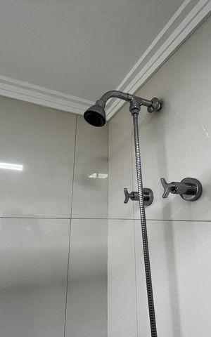 Apartamento à venda com 250m², 3 quartos e 4 vagas Apartamento à venda com 250m², 3 quartos e 4 vagasBanheiro da Suíte 1