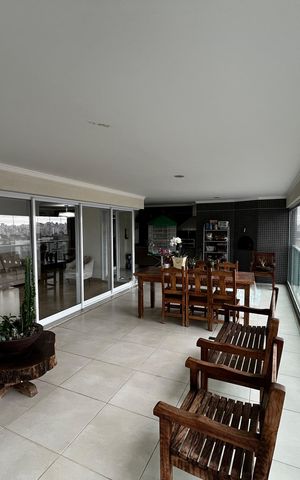 Apartamento à venda com 250m², 3 quartos e 4 vagas Apartamento à venda com 250m², 3 quartos e 4 vagasVaranda gourmet