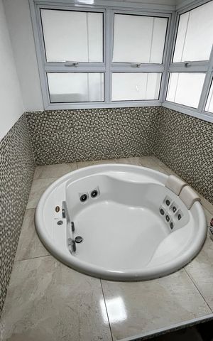 Apartamento à venda com 250m², 3 quartos e 4 vagas Apartamento à venda com 250m², 3 quartos e 4 vagasBanheiro da Suíte 1