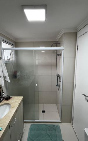 Apartamento à venda com 250m², 3 quartos e 4 vagas Apartamento à venda com 250m², 3 quartos e 4 vagasBanheiro da Suíte 1