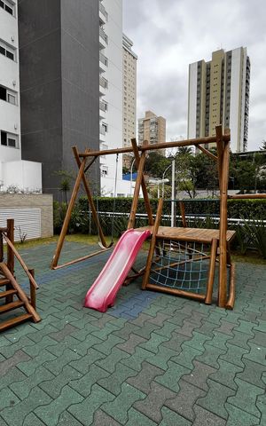 Apartamento à venda com 250m², 3 quartos e 4 vagas Apartamento à venda com 250m², 3 quartos e 4 vagasÁrea comum - Playground