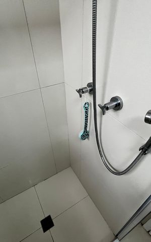Apartamento à venda com 250m², 3 quartos e 4 vagas Apartamento à venda com 250m², 3 quartos e 4 vagasBanheiro da Suíte 1