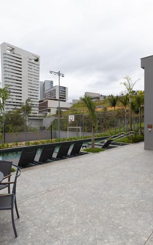 Apartamento à venda com 240m², 4 quartos e 4 vagas Apartamento à venda com 240m², 4 quartos e 4 vagasÁrea comum - Piscina