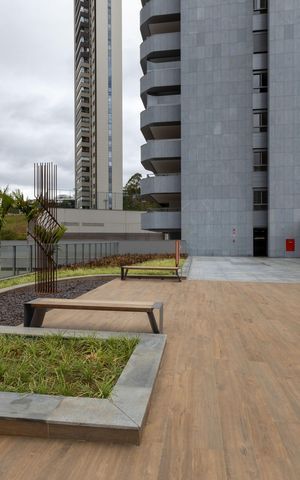 Apartamento à venda com 240m², 4 quartos e 4 vagas Apartamento à venda com 240m², 4 quartos e 4 vagasFachada