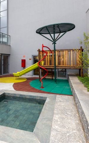 Apartamento à venda com 240m², 4 quartos e 4 vagas Apartamento à venda com 240m², 4 quartos e 4 vagasÁrea comum - Playground