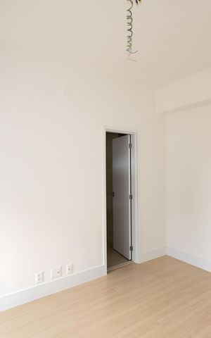 Apartamento à venda com 240m², 4 quartos e 4 vagas Apartamento à venda com 240m², 4 quartos e 4 vagasSuíte 1