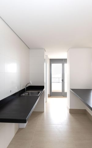 Apartamento à venda com 240m², 4 quartos e 4 vagas Apartamento à venda com 240m², 4 quartos e 4 vagasCozinha