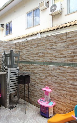 Casa de condomínio à venda com 70m², 2 quartos e 1 vagaÁrea de Serviço
