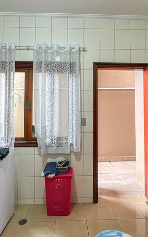 Casa para alugar com 580m², 5 quartos e 11 vagas Casa para alugar com 580m², 5 quartos e 11 vagasÁrea de Serviço