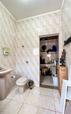 Casa para alugar com 580m², 5 quartos e 11 vagas Casa para alugar com 580m², 5 quartos e 11 vagasBanheiro de Serviço