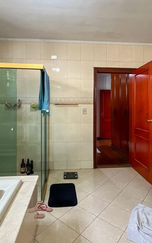 Casa para alugar com 580m², 5 quartos e 11 vagas Casa para alugar com 580m², 5 quartos e 11 vagasBanheiro da Suíte 4