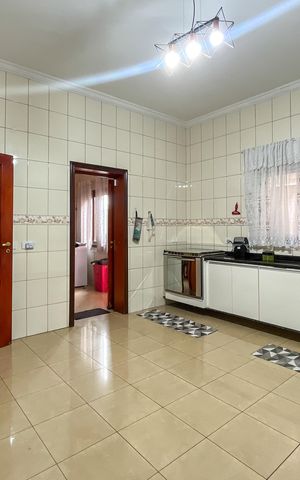 Casa para alugar com 580m², 5 quartos e 11 vagas Casa para alugar com 580m², 5 quartos e 11 vagasCozinha