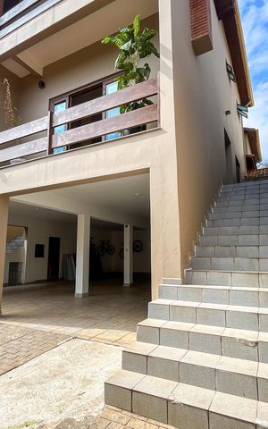 Casa para alugar com 580m², 5 quartos e 11 vagas Casa para alugar com 580m², 5 quartos e 11 vagasGaragem