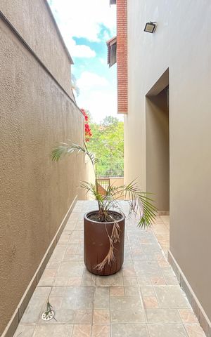 Casa para alugar com 580m², 5 quartos e 11 vagas Casa para alugar com 580m², 5 quartos e 11 vagasEntrada