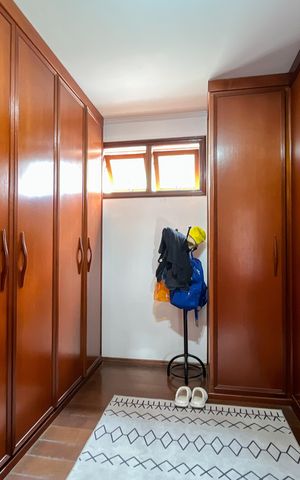 Casa para alugar com 580m², 5 quartos e 11 vagas Casa para alugar com 580m², 5 quartos e 11 vagasCloset da Suíte 4
