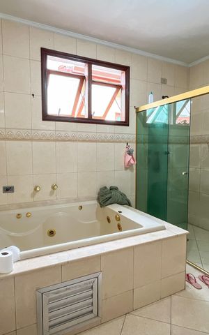 Casa para alugar com 580m², 5 quartos e 11 vagas Casa para alugar com 580m², 5 quartos e 11 vagasBanheiro da Suíte 4