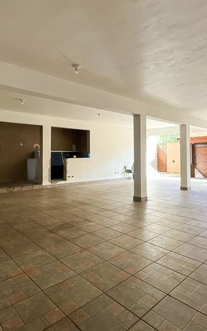 Casa para alugar com 580m², 5 quartos e 11 vagas Casa para alugar com 580m², 5 quartos e 11 vagasGaragem