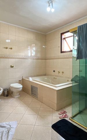 Casa para alugar com 580m², 5 quartos e 11 vagas Casa para alugar com 580m², 5 quartos e 11 vagasBanheiro da Suíte 4