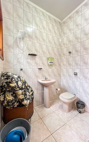 Casa para alugar com 580m², 5 quartos e 11 vagas Casa para alugar com 580m², 5 quartos e 11 vagasBanheiro de Serviço