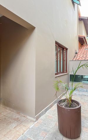 Casa para alugar com 580m², 5 quartos e 11 vagas Casa para alugar com 580m², 5 quartos e 11 vagasEntrada