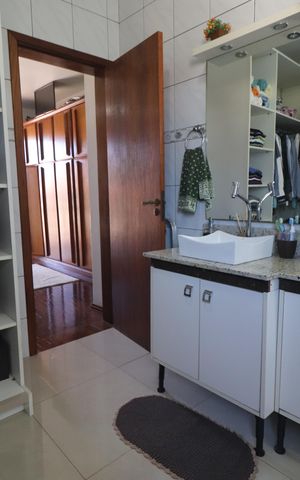Casa à venda com 350m², 4 quartos e 2 vagasBanheiro da Suíte