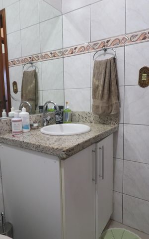 Casa à venda com 350m², 4 quartos e 2 vagasBanheiro