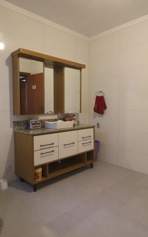 Casa à venda com 350m², 4 quartos e 2 vagasBanheiro