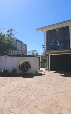 Casa à venda com 350m², 4 quartos e 2 vagasFachada