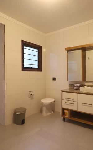 Casa à venda com 350m², 4 quartos e 2 vagasBanheiro