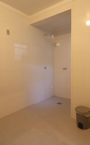 Casa à venda com 350m², 4 quartos e 2 vagasBanheiro