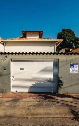Casa à venda com 75m², 2 quartos e 1 vagaFachada