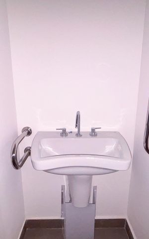 Studio para alugar com 25m², 1 quarto e sem vaga Studio para alugar com 25m², 1 quarto e sem vagaBanheiro Social