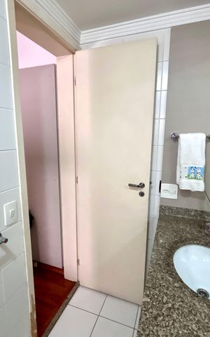 Apartamento à venda com 128m², 3 quartos e 3 vagas Apartamento à venda com 128m², 3 quartos e 3 vagasBanheiro da Suíte 2