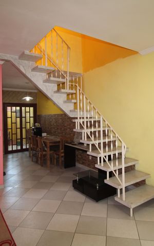 Casa de condomínio à venda com 130m², 3 quartos e 3 vagasSala