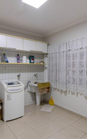 Casa à venda com 308m², 3 quartos e 2 vagas Casa à venda com 308m², 3 quartos e 2 vagasArea de Serviço