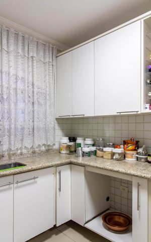 Casa à venda com 308m², 3 quartos e 2 vagas Casa à venda com 308m², 3 quartos e 2 vagasCozinha